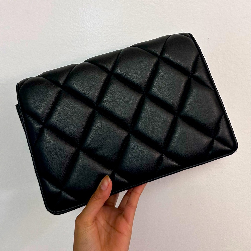 Quilted leather crossbody bag